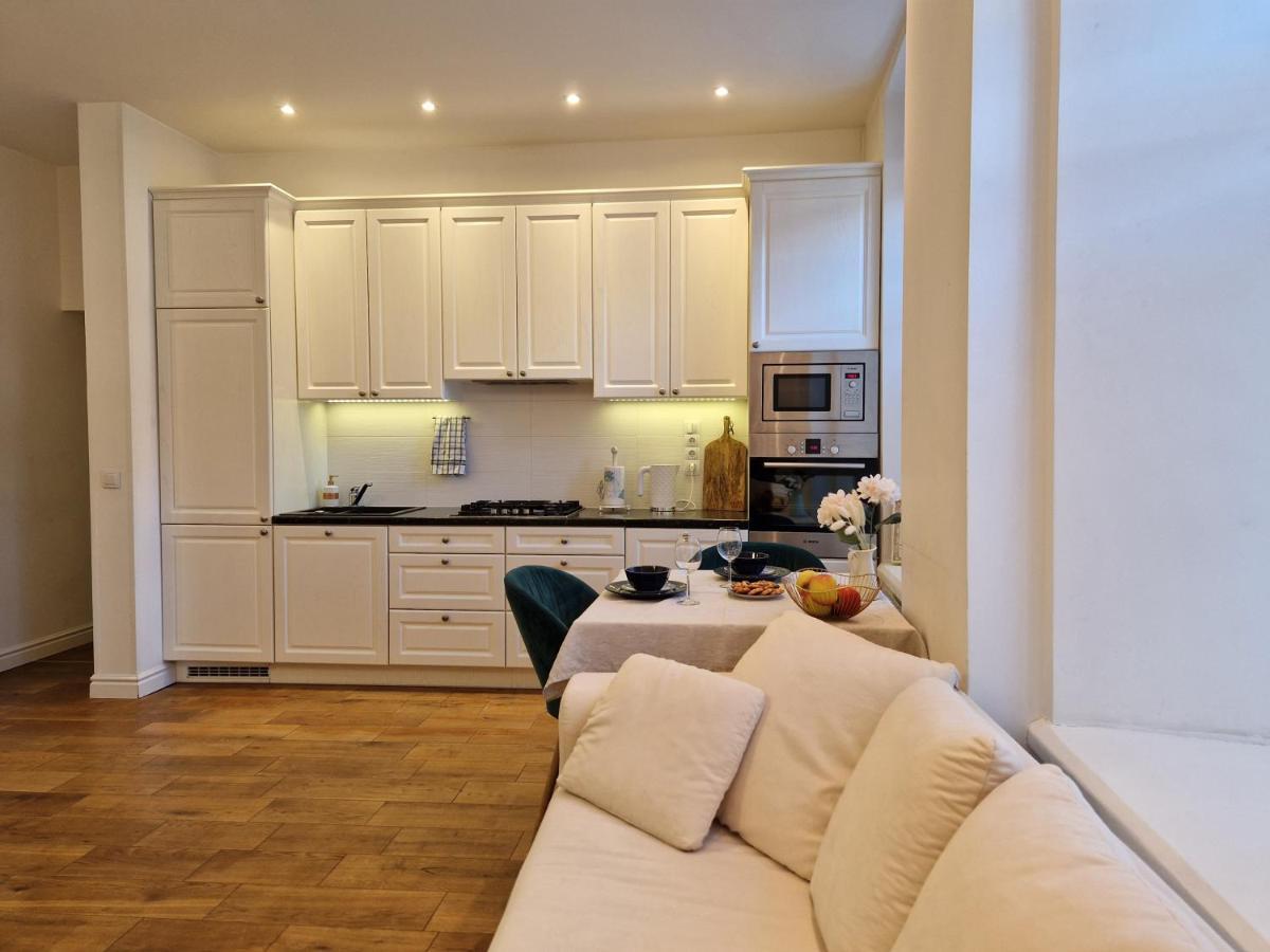Lovely In Old Town Apartment