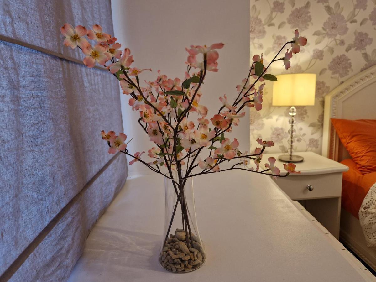 Lovely In Old Town Apartment